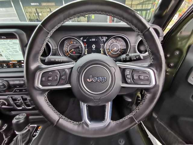 ジープ・ラングラーアンリミテッド サハラ・サージグリーン　認定中古車　４ＷＤ　限定２００台　　ドラレコ付　ＡｐｐｌｅＣａｒＰｌａｙ　　黒革　レザーシート　スマートキー　アダプティブクルーズコントロール　ＬＥＤヘッドライト　衝突被害軽減ブレーキ　シートヒーター（22枚目）