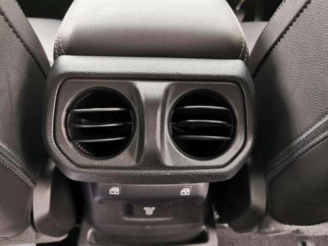 ジープ・ラングラーアンリミテッド サハラ・サージグリーン　認定中古車　４ＷＤ　限定２００台　　ドラレコ付　ＡｐｐｌｅＣａｒＰｌａｙ　　黒革　レザーシート　スマートキー　アダプティブクルーズコントロール　ＬＥＤヘッドライト　衝突被害軽減ブレーキ　シートヒーター（36枚目）