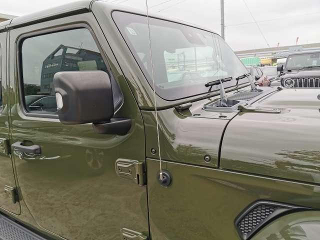 ジープ・ラングラーアンリミテッド サハラ・サージグリーン　認定中古車　４ＷＤ　限定２００台　　ドラレコ付　ＡｐｐｌｅＣａｒＰｌａｙ　　黒革　レザーシート　スマートキー　アダプティブクルーズコントロール　ＬＥＤヘッドライト　衝突被害軽減ブレーキ　シートヒーター（46枚目）