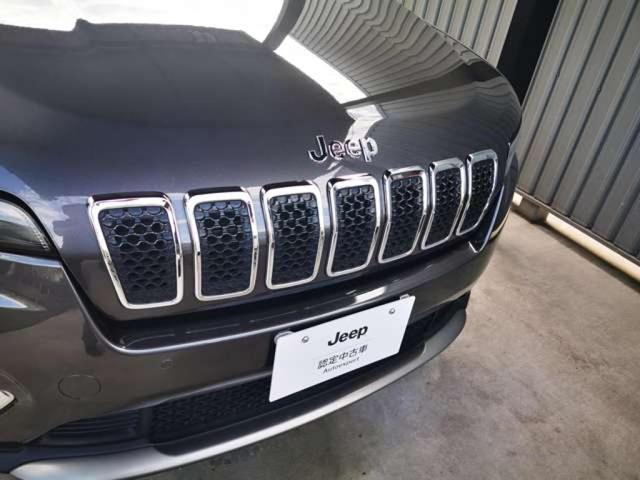 ジープ・チェロキー リミテッド　４ＷＤ　サンルーフ付　　内装ホワイト　認定中古車　バックガイドモニター　レーンキープアシスト　シートクーラー　アダプティブクルーズ　ＬＥＤライト　オートエアコン　キーレス　ナビＴＶ　Ｗエアバッグ　本革（9枚目）