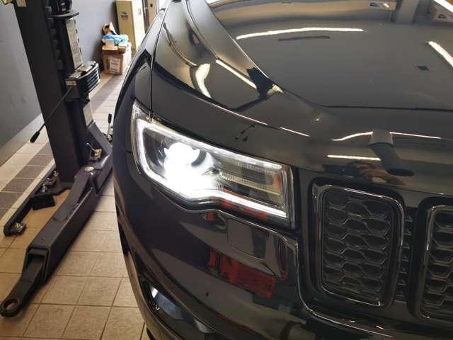 ジープ・グランドチェロキー アルティテュード　認定中古車　エアサス　４ＷＤ　障害物ソナー　横滑り防止　リアカメラ　Ｐシート　オートエアコン　オートライト　Ｂｌｕｅｔｏｏｔｈオーディオ　キーレス　パワーウィンドウ　電動リアゲート　フロントカメラ（16枚目）