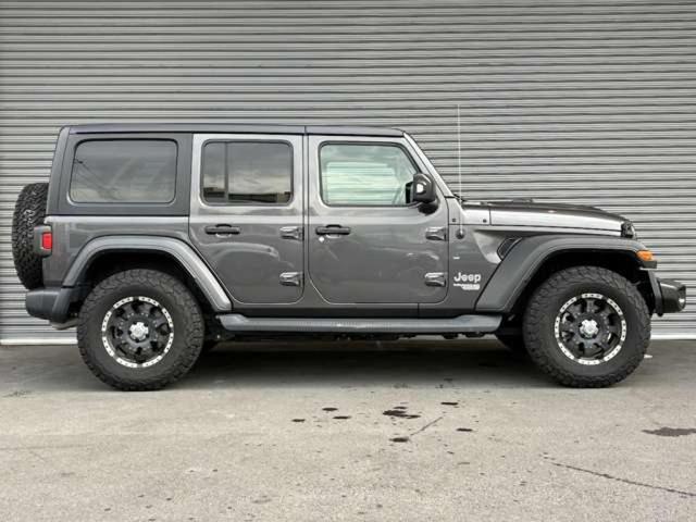 ジープ・ラングラーアンリミテッド スポーツ　４ＷＤ　ドライブレコーダー付　ＥＴＣ　純正サイドステップ　サイドカメラ　バックカメラ　フロントカメラ　衝突被害軽減システム　パーキングセンサー　Ａライト　オートクルーズコントロール　オートエアコン（3枚目）