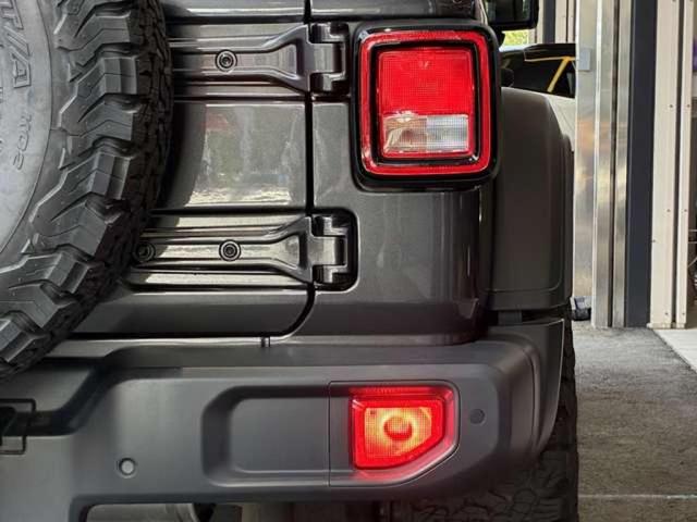 ジープ・ラングラーアンリミテッド スポーツ　４ＷＤ　ドライブレコーダー付　ＥＴＣ　純正サイドステップ　サイドカメラ　バックカメラ　フロントカメラ　衝突被害軽減システム　パーキングセンサー　Ａライト　オートクルーズコントロール　オートエアコン（16枚目）