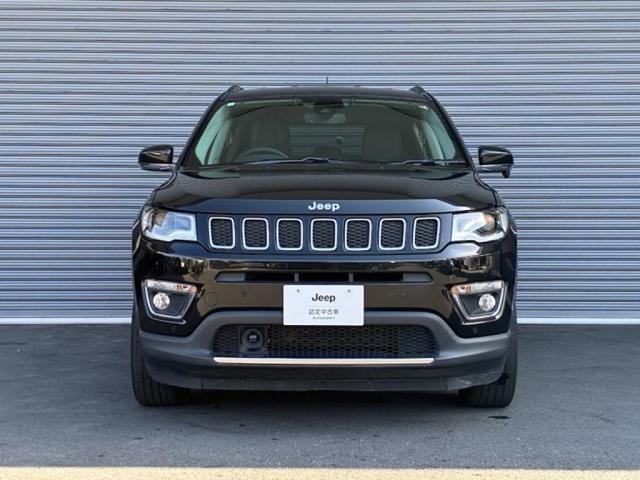 ジープ・コンパス リミテッド　４ＷＤ　パワステ　オートエアコン　盗難防止システム　ＥＴＣ搭載　スマキー　横滑り防止装置　４×４　ＡＷ　Ｐシート　禁煙　パーキングアシスト　本革　メモリーナビ　キーレス　記録簿　ヒーター　ルーフレール（5枚目）