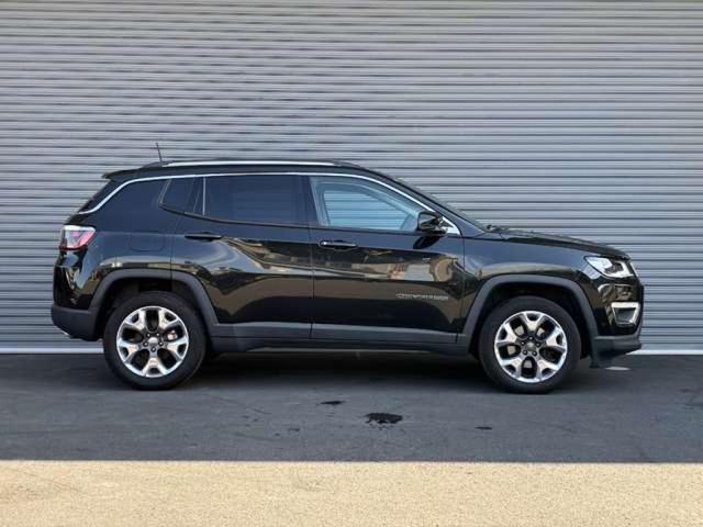 ジープ・コンパス リミテッド　４ＷＤ　パワステ　オートエアコン　盗難防止システム　ＥＴＣ搭載　スマキー　横滑り防止装置　４×４　ＡＷ　Ｐシート　禁煙　パーキングアシスト　本革　メモリーナビ　キーレス　記録簿　ヒーター　ルーフレール（6枚目）