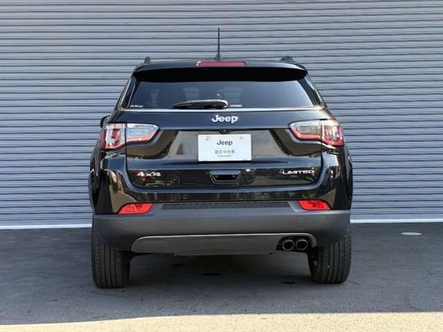 ジープ・コンパス リミテッド　４ＷＤ　パワステ　オートエアコン　盗難防止システム　ＥＴＣ搭載　スマキー　横滑り防止装置　４×４　ＡＷ　Ｐシート　禁煙　パーキングアシスト　本革　メモリーナビ　キーレス　記録簿　ヒーター　ルーフレール（7枚目）