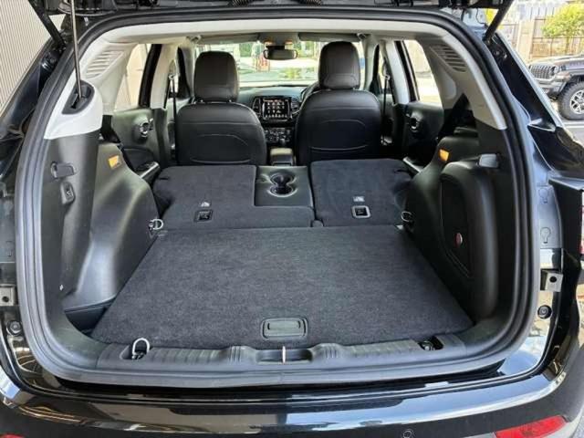 ジープ・コンパス リミテッド　４ＷＤ　パワステ　オートエアコン　盗難防止システム　ＥＴＣ搭載　スマキー　横滑り防止装置　４×４　ＡＷ　Ｐシート　禁煙　パーキングアシスト　本革　メモリーナビ　キーレス　記録簿　ヒーター　ルーフレール（16枚目）
