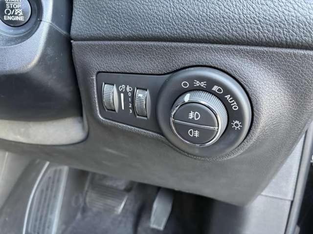 ジープ・コンパス リミテッド　４ＷＤ　パワステ　オートエアコン　盗難防止システム　ＥＴＣ搭載　スマキー　横滑り防止装置　４×４　ＡＷ　Ｐシート　禁煙　パーキングアシスト　本革　メモリーナビ　キーレス　記録簿　ヒーター　ルーフレール（20枚目）