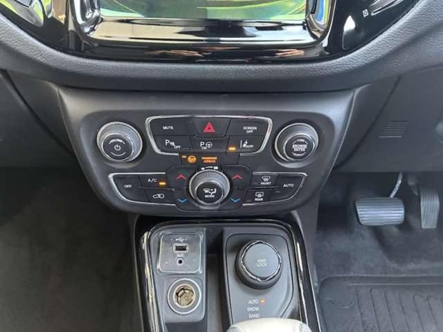 ジープ・コンパス リミテッド　４ＷＤ　パワステ　オートエアコン　盗難防止システム　ＥＴＣ搭載　スマキー　横滑り防止装置　４×４　ＡＷ　Ｐシート　禁煙　パーキングアシスト　本革　メモリーナビ　キーレス　記録簿　ヒーター　ルーフレール（21枚目）