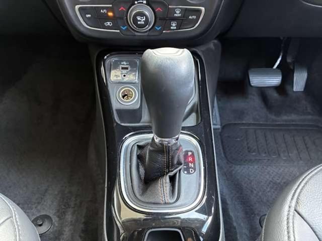 ジープ・コンパス リミテッド　４ＷＤ　パワステ　オートエアコン　盗難防止システム　ＥＴＣ搭載　スマキー　横滑り防止装置　４×４　ＡＷ　Ｐシート　禁煙　パーキングアシスト　本革　メモリーナビ　キーレス　記録簿　ヒーター　ルーフレール（22枚目）