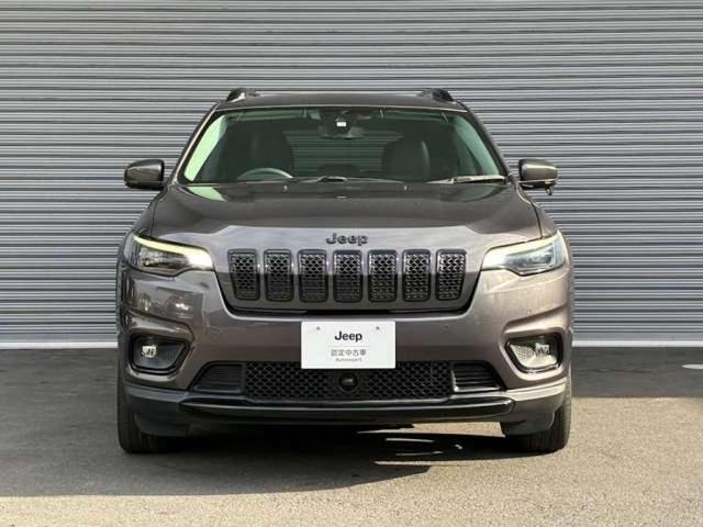 ジープ・チェロキー ナイトイーグル　認定中古車　ワンオーナー　４ＷＤ　禁煙車　パワーシート　レーダークルーズ　レザーシート　クリアランスソナー　シートヒーター　ＥＴＣ　バックモニタ－（5枚目）