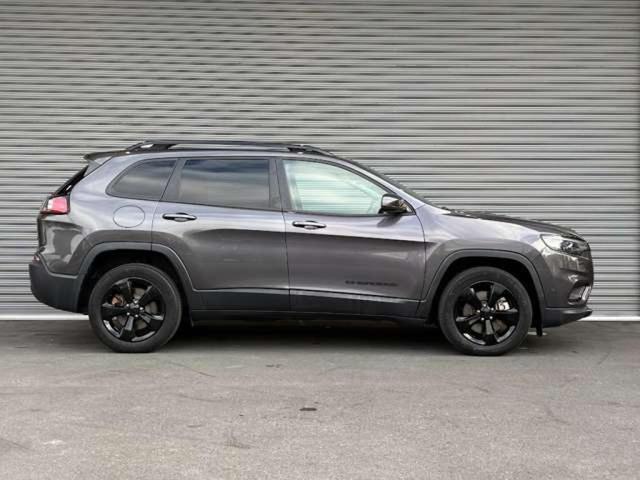 ジープ・チェロキー ナイトイーグル　認定中古車　ワンオーナー　４ＷＤ　禁煙車　パワーシート　レーダークルーズ　レザーシート　クリアランスソナー　シートヒーター　ＥＴＣ　バックモニタ－（6枚目）