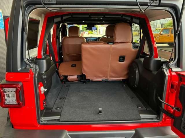 ジープ・ラングラーアンリミテッド スポーツ 4WD 認定中古車 4WD ETC 純正サイドステップ サイドカメラ バックカメラ フロントカメラ 衝突被害軽減システム パーキングセンサー Aライト オートクルーズコントロール オートエアコン(9枚目)