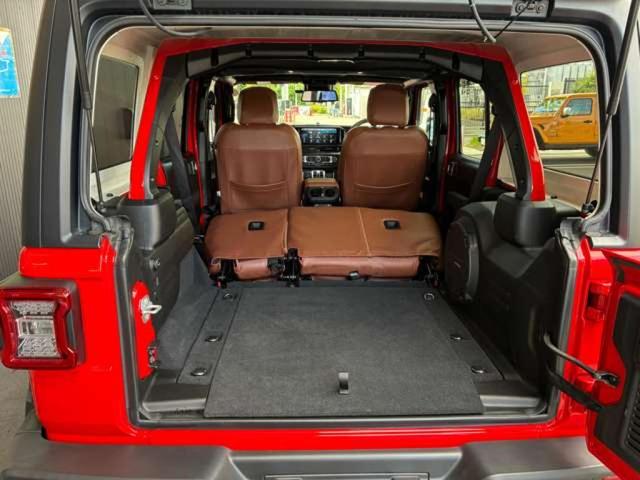 ジープ・ラングラーアンリミテッド スポーツ 4WD 認定中古車 4WD ETC 純正サイドステップ サイドカメラ バックカメラ フロントカメラ 衝突被害軽減システム パーキングセンサー Aライト オートクルーズコントロール オートエアコン(10枚目)