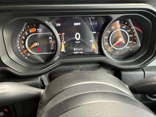 ジープ・ラングラーアンリミテッド スポーツ 4WD 認定中古車 4WD ETC 純正サイドステップ サイドカメラ バックカメラ フロントカメラ 衝突被害軽減システム パーキングセンサー Aライト オートクルーズコントロール オートエアコン(13枚目)