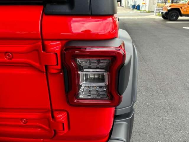 ジープ・ラングラーアンリミテッド スポーツ 4WD 認定中古車 4WD ETC 純正サイドステップ サイドカメラ バックカメラ フロントカメラ 衝突被害軽減システム パーキングセンサー Aライト オートクルーズコントロール オートエアコン(19枚目)