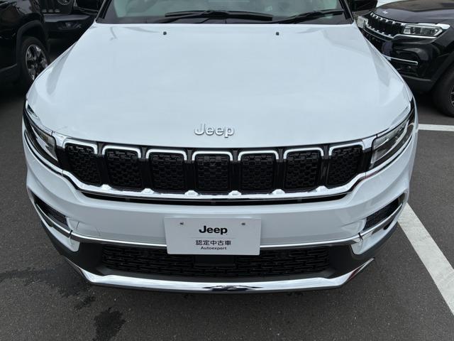 ジープ・コマンダー リミテッド リミテッド 登録済未使用車 4WD ACC ディーゼルターボ CarPlay AppleMusic LEDヘッドライト 純正ナビ10.1インチ 360度カメラ 3列レザーシート 7人乗り 認定中古車(5枚目)