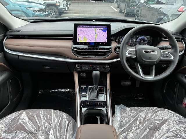 ジープ・コマンダー リミテッド リミテッド 登録済未使用車 4WD ACC ディーゼルターボ CarPlay AppleMusic LEDヘッドライト 純正ナビ10.1インチ 360度カメラ 3列レザーシート 7人乗り 認定中古車(9枚目)