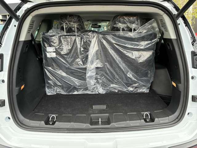 ジープ・コマンダー リミテッド リミテッド 登録済未使用車 4WD ACC ディーゼルターボ CarPlay AppleMusic LEDヘッドライト 純正ナビ10.1インチ 360度カメラ 3列レザーシート 7人乗り 認定中古車(15枚目)