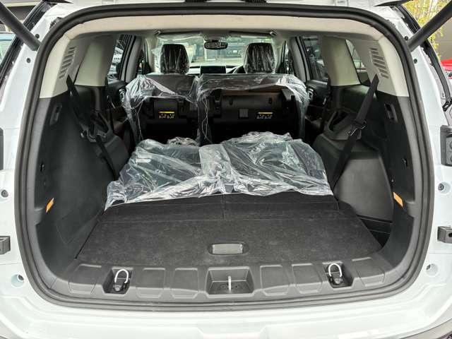 ジープ・コマンダー リミテッド リミテッド 登録済未使用車 4WD ACC ディーゼルターボ CarPlay AppleMusic LEDヘッドライト 純正ナビ10.1インチ 360度カメラ 3列レザーシート 7人乗り 認定中古車(16枚目)