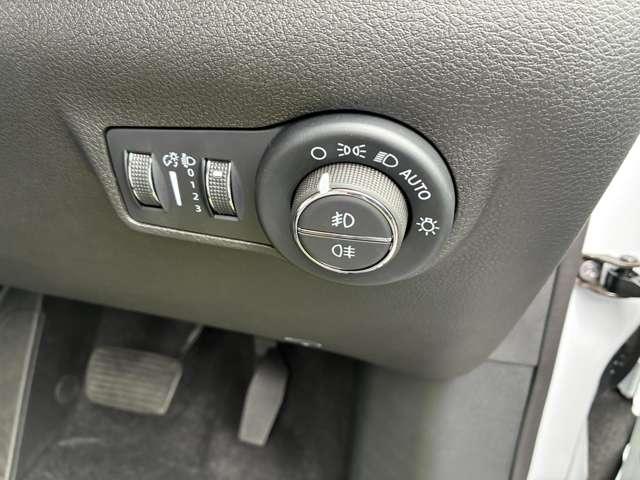 ジープ・コマンダー リミテッド リミテッド 登録済未使用車 4WD ACC ディーゼルターボ CarPlay AppleMusic LEDヘッドライト 純正ナビ10.1インチ 360度カメラ 3列レザーシート 7人乗り 認定中古車(24枚目)