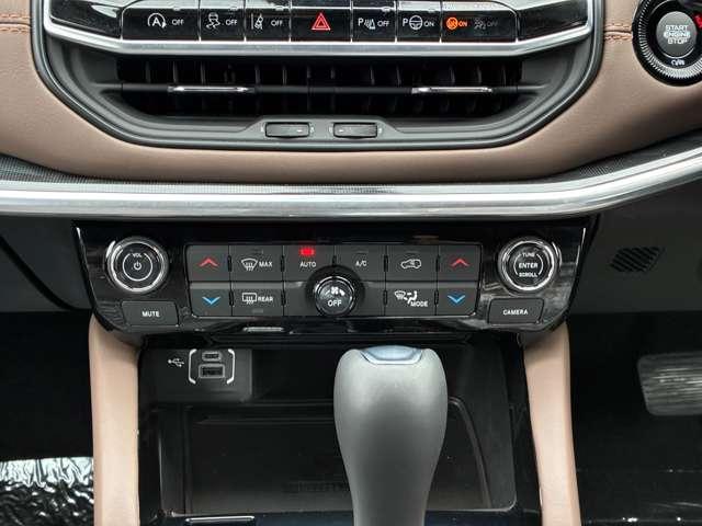 ジープ・コマンダー リミテッド リミテッド 登録済未使用車 4WD ACC ディーゼルターボ CarPlay AppleMusic LEDヘッドライト 純正ナビ10.1インチ 360度カメラ 3列レザーシート 7人乗り 認定中古車(25枚目)