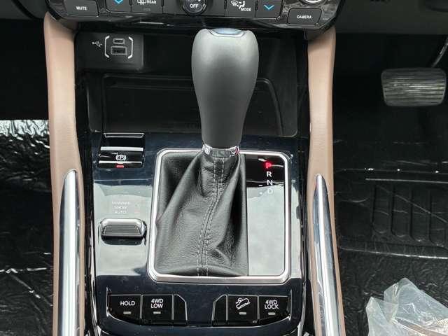 ジープ・コマンダー リミテッド リミテッド 登録済未使用車 4WD ACC ディーゼルターボ CarPlay AppleMusic LEDヘッドライト 純正ナビ10.1インチ 360度カメラ 3列レザーシート 7人乗り 認定中古車(26枚目)