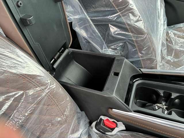 ジープ・コマンダー リミテッド リミテッド 登録済未使用車 4WD ACC ディーゼルターボ CarPlay AppleMusic LEDヘッドライト 純正ナビ10.1インチ 360度カメラ 3列レザーシート 7人乗り 認定中古車(29枚目)