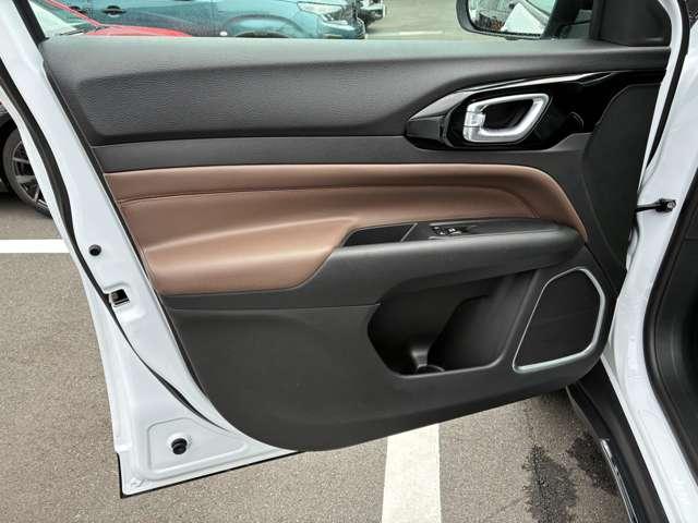 ジープ・コマンダー リミテッド リミテッド 登録済未使用車 4WD ACC ディーゼルターボ CarPlay AppleMusic LEDヘッドライト 純正ナビ10.1インチ 360度カメラ 3列レザーシート 7人乗り 認定中古車(31枚目)