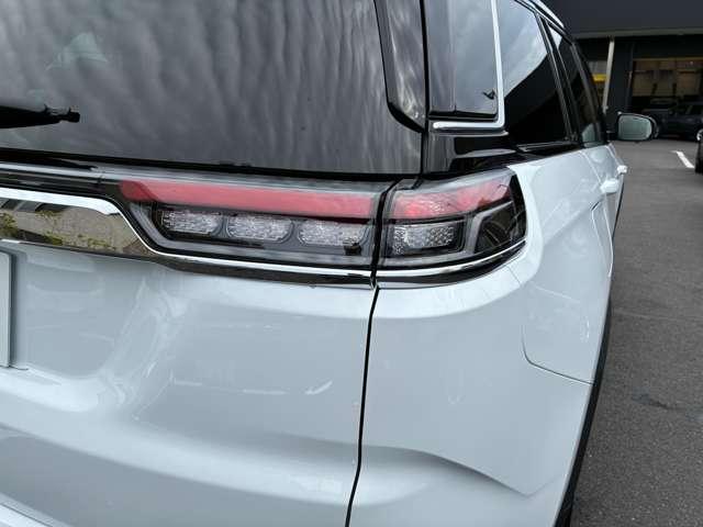 ジープ・コマンダー リミテッド リミテッド 登録済未使用車 4WD ACC ディーゼルターボ CarPlay AppleMusic LEDヘッドライト 純正ナビ10.1インチ 360度カメラ 3列レザーシート 7人乗り 認定中古車(46枚目)