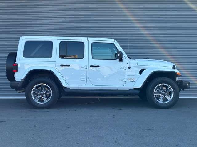 ジープ・ラングラーアンリミテッド サハラ 4WD 認定中古車 ワンオーナー 黒革シート 4WD 純正ナビテレビ付き ワンオーナー フロント・リア・サイドカメラ搭載 シートヒーター ステップ標準 アルパインスピーカー(4枚目)