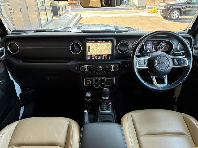 ジープ・ラングラーアンリミテッド サハラ 4WD 認定中古車 ワンオーナー 黒革シート 4WD 純正ナビテレビ付き ワンオーナー フロント・リア・サイドカメラ搭載 シートヒーター ステップ標準 アルパインスピーカー(6枚目)
