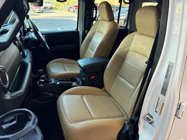 ジープ・ラングラーアンリミテッド サハラ 4WD 認定中古車 ワンオーナー 黒革シート 4WD 純正ナビテレビ付き ワンオーナー フロント・リア・サイドカメラ搭載 シートヒーター ステップ標準 アルパインスピーカー(10枚目)