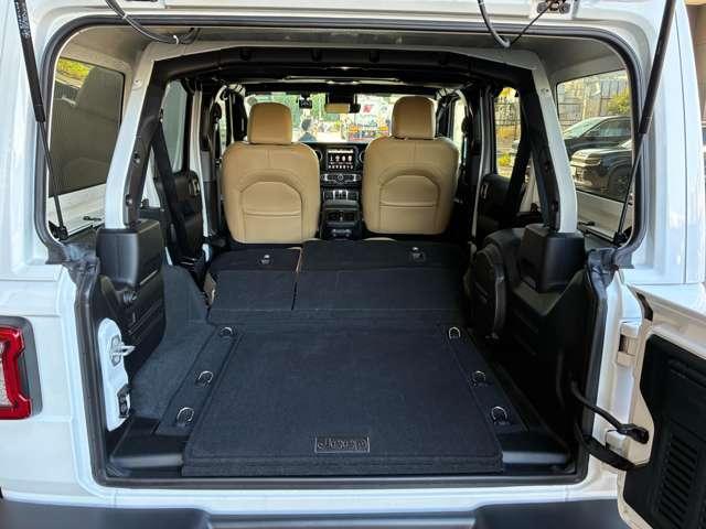 ジープ・ラングラーアンリミテッド サハラ 4WD 認定中古車 ワンオーナー 黒革シート 4WD 純正ナビテレビ付き ワンオーナー フロント・リア・サイドカメラ搭載 シートヒーター ステップ標準 アルパインスピーカー(13枚目)