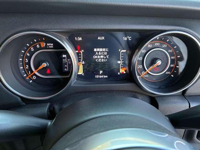 ジープ・ラングラーアンリミテッド サハラ 4WD 認定中古車 ワンオーナー 黒革シート 4WD 純正ナビテレビ付き ワンオーナー フロント・リア・サイドカメラ搭載 シートヒーター ステップ標準 アルパインスピーカー(15枚目)