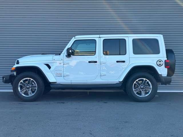 ジープ・ラングラーアンリミテッド サハラ 4WD 認定中古車 ワンオーナー 黒革シート 4WD 純正ナビテレビ付き ワンオーナー フロント・リア・サイドカメラ搭載 シートヒーター ステップ標準 アルパインスピーカー(29枚目)