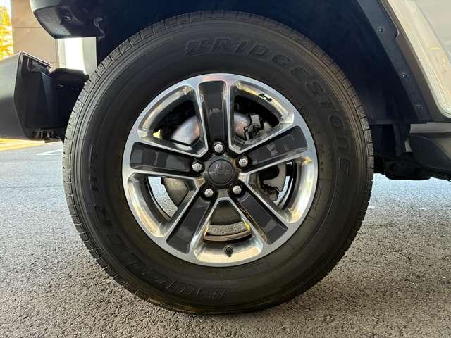 ジープ・ラングラーアンリミテッド サハラ 4WD 認定中古車 ワンオーナー 黒革シート 4WD 純正ナビテレビ付き ワンオーナー フロント・リア・サイドカメラ搭載 シートヒーター ステップ標準 アルパインスピーカー(38枚目)