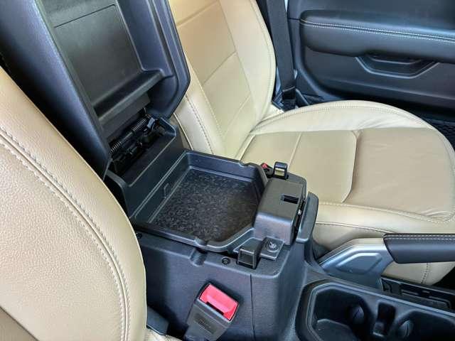 ジープ・ラングラーアンリミテッド サハラ 4WD 認定中古車 ワンオーナー 黒革シート 4WD 純正ナビテレビ付き ワンオーナー フロント・リア・サイドカメラ搭載 シートヒーター ステップ標準 アルパインスピーカー(41枚目)