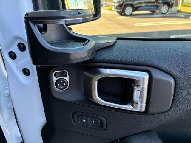 ジープ・ラングラーアンリミテッド サハラ 4WD 認定中古車 ワンオーナー 黒革シート 4WD 純正ナビテレビ付き ワンオーナー フロント・リア・サイドカメラ搭載 シートヒーター ステップ標準 アルパインスピーカー(47枚目)