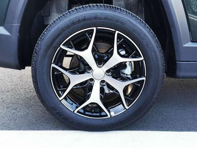 ジープ・コマンダー リミテッドテクノグリーン サンルーフ 限定100台 登録済未使用車 4WD ディーゼルターボ CarPlay AppleMusic LEDヘッドライト 純正ナビ10.1インチ ナビ 3列レザーシート 7人乗り 認定中古車(21枚目)