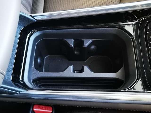 ジープ・コマンダー リミテッドテクノグリーン サンルーフ 限定100台 登録済未使用車 4WD ディーゼルターボ CarPlay AppleMusic LEDヘッドライト 純正ナビ10.1インチ ナビ 3列レザーシート 7人乗り 認定中古車(29枚目)