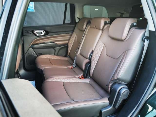 ジープ・コマンダー リミテッドテクノグリーン サンルーフ 限定100台 登録済未使用車 4WD ディーゼルターボ CarPlay AppleMusic LEDヘッドライト 純正ナビ10.1インチ ナビ 3列レザーシート 7人乗り 認定中古車(35枚目)