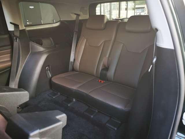 ジープ・コマンダー リミテッドテクノグリーン サンルーフ 限定100台 登録済未使用車 4WD ディーゼルターボ CarPlay AppleMusic LEDヘッドライト 純正ナビ10.1インチ ナビ 3列レザーシート 7人乗り 認定中古車(39枚目)