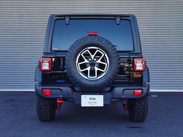 ジープ・ラングラーアンリミテッド ルビコン　登録済未使用車　黒革シート　４ＷＤ　純正ナビテレビ付き　ワンオーナー　フロント・リア・サイドカメラ搭載　シートヒーター　ステップ標準　アルパインスピーカー　認定中古車（7枚目）