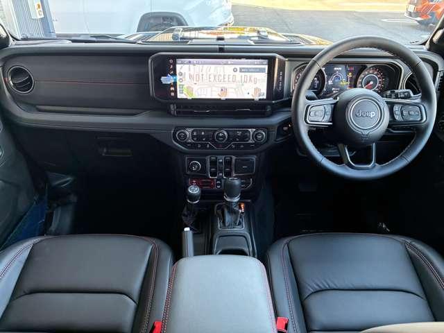 ジープ・ラングラーアンリミテッド ルビコン　登録済未使用車　黒革シート　４ＷＤ　純正ナビテレビ付き　ワンオーナー　フロント・リア・サイドカメラ搭載　シートヒーター　ステップ標準　アルパインスピーカー　認定中古車（8枚目）