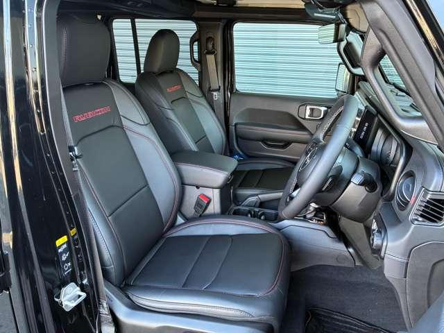 ジープ・ラングラーアンリミテッド ルビコン　登録済未使用車　黒革シート　４ＷＤ　純正ナビテレビ付き　ワンオーナー　フロント・リア・サイドカメラ搭載　シートヒーター　ステップ標準　アルパインスピーカー　認定中古車（10枚目）