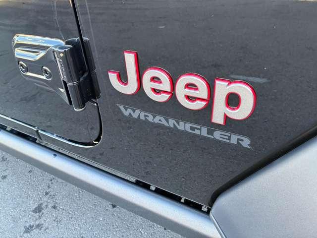 ジープ・ラングラーアンリミテッド ルビコン　登録済未使用車　黒革シート　４ＷＤ　純正ナビテレビ付き　ワンオーナー　フロント・リア・サイドカメラ搭載　シートヒーター　ステップ標準　アルパインスピーカー　認定中古車（21枚目）