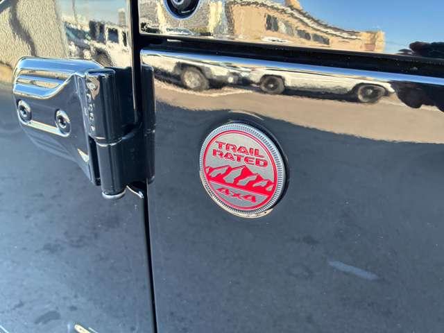 ジープ・ラングラーアンリミテッド ルビコン　登録済未使用車　黒革シート　４ＷＤ　純正ナビテレビ付き　ワンオーナー　フロント・リア・サイドカメラ搭載　シートヒーター　ステップ標準　アルパインスピーカー　認定中古車（22枚目）