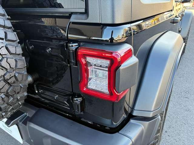 ジープ・ラングラーアンリミテッド ルビコン　登録済未使用車　黒革シート　４ＷＤ　純正ナビテレビ付き　ワンオーナー　フロント・リア・サイドカメラ搭載　シートヒーター　ステップ標準　アルパインスピーカー　認定中古車（28枚目）