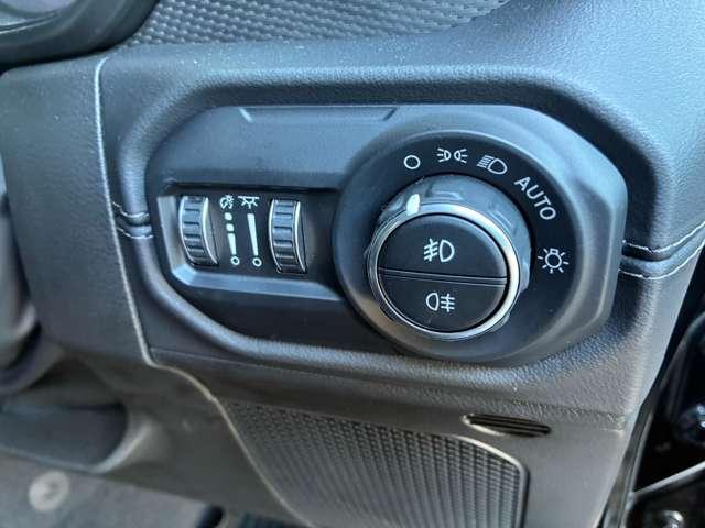 ジープ・ラングラーアンリミテッド ルビコン　登録済未使用車　黒革シート　４ＷＤ　純正ナビテレビ付き　ワンオーナー　フロント・リア・サイドカメラ搭載　シートヒーター　ステップ標準　アルパインスピーカー　認定中古車（38枚目）